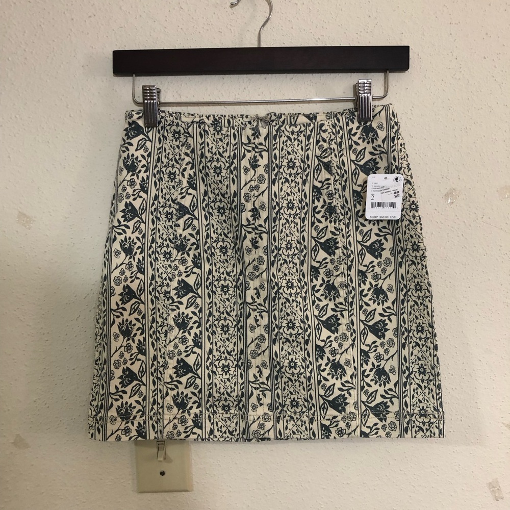 Free People Women Denim Mini Skirt Size 2 Modern Femme Novelty Cream Blue Casual